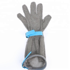 Gants en <span class=keywords><strong>maille</strong></span> métallique Gants en <span class=keywords><strong>maille</strong></span> d'acier inoxydable Gants <span class=keywords><strong>de</strong></span> protection des mains Gants <span class=keywords><strong>de</strong></span> sécurité avec <span class=keywords><strong>manchette</strong></span> <span class=keywords><strong>de</strong></span> 15 cm pour les transformateurs <span class=keywords><strong>de</strong></span> viande - Product Image 4