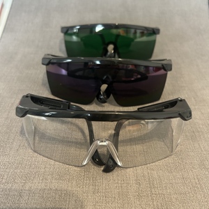 نظارات السلامة من الكمبيوتر الصناعي المضاد بالأشعة البنفسجية في الصين ، نظارات حماية بلاستيكية مرنة مضادة للانزلاق لحجب ضوء الأشعة تحت البنفسجية والليزر - Product Image 3