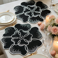 Sets de table en tissu brodé à motifs personnalisés et floraux, idéaux pour les mariages, les fêtes, Noël et toutes les célébrations.