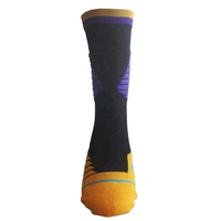 Chaussettes de sport montantes rayées en Spandex/Nylon tricoté de haute qualité pour jeunes hommes, idéales pour la course estivale – Vente en gros personnalisée
