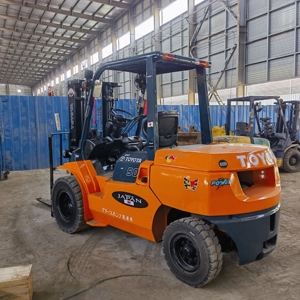 Montacargas Diésel TOYOTA FD50 Mini de 5 Toneladas, Componentes Originales Japoneses, en Estado de Funcionamiento, Maquinaria de Segunda Mano en Oferta - Product Image 4