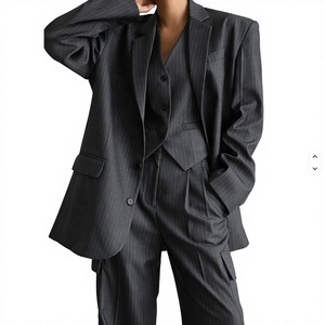 <span class=keywords><strong>Blazer</strong></span> para <span class=keywords><strong>Mujer</strong></span>, Gris/Blanco, Tela de Traje Tradicional de Peso Medio, Corte Holgado, Hombros Acolchados, Puños con Botones, Rayas - Product Image 1
