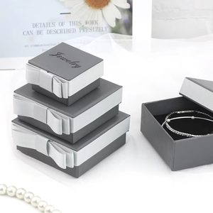 Caja de Regalo para Joyería con Diseño de Puntos Lavanda Claro, Caja de Presentación con Lazo de Cinta Plateada para Pulsera, Anillo, Collar - Product Image 5