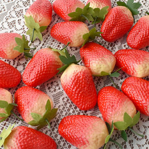 8.4*4cm gâteau aux fraises d'imitation artificielle pour Noël et Thanksgiving <span class=keywords><strong>faux</strong></span> fruits mousse matériel Bouquet décoration - Product Image 3