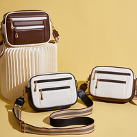 Nouveau Sac Bandoulière/Ceinture Femme 2026 Grande Capacité en Polyester Forme Oreiller Tendance avec Fermeture Éclair et Fermoir à Loquet