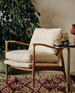 أريكة غرفة معيشة مصنوعة يدويًا من الخشب الصلب بتصميم بسيط قابل للتخصيص، كرسي فردي من القطيفة - Product Image 2