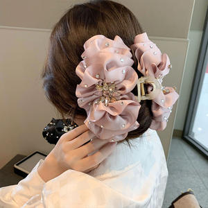 Satin de soie noire plissé <span class=keywords><strong>strass</strong></span> <span class=keywords><strong>pince</strong></span> à cheveux <span class=keywords><strong>chignon</strong></span> coiffure élégante et gracieuse <span class=keywords><strong>pince</strong></span> à queue de cheval basse pour les femmes - Product Image 2