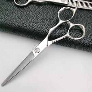 Tijeras de peluquería KL-6 de 6 pulgadas, de acero inoxidable VG10, tijeras de entresacar y tijeras planas con mango medio, rodamientos internos y almohadillas resistentes al desgaste. - Product Image 5