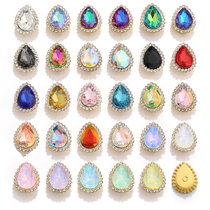 Plato de doble capa con diseño de flor de girasol y gotas de agua, hebilla de diamante, diamante cosido a mano, base dorada engrosada, diamante de cristal - Product Image 2