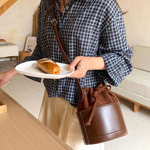 Sac bandoulière en cuir pour femme, personnalisé, de haute qualité et tendance, sac seau pour femme - Product Image 5