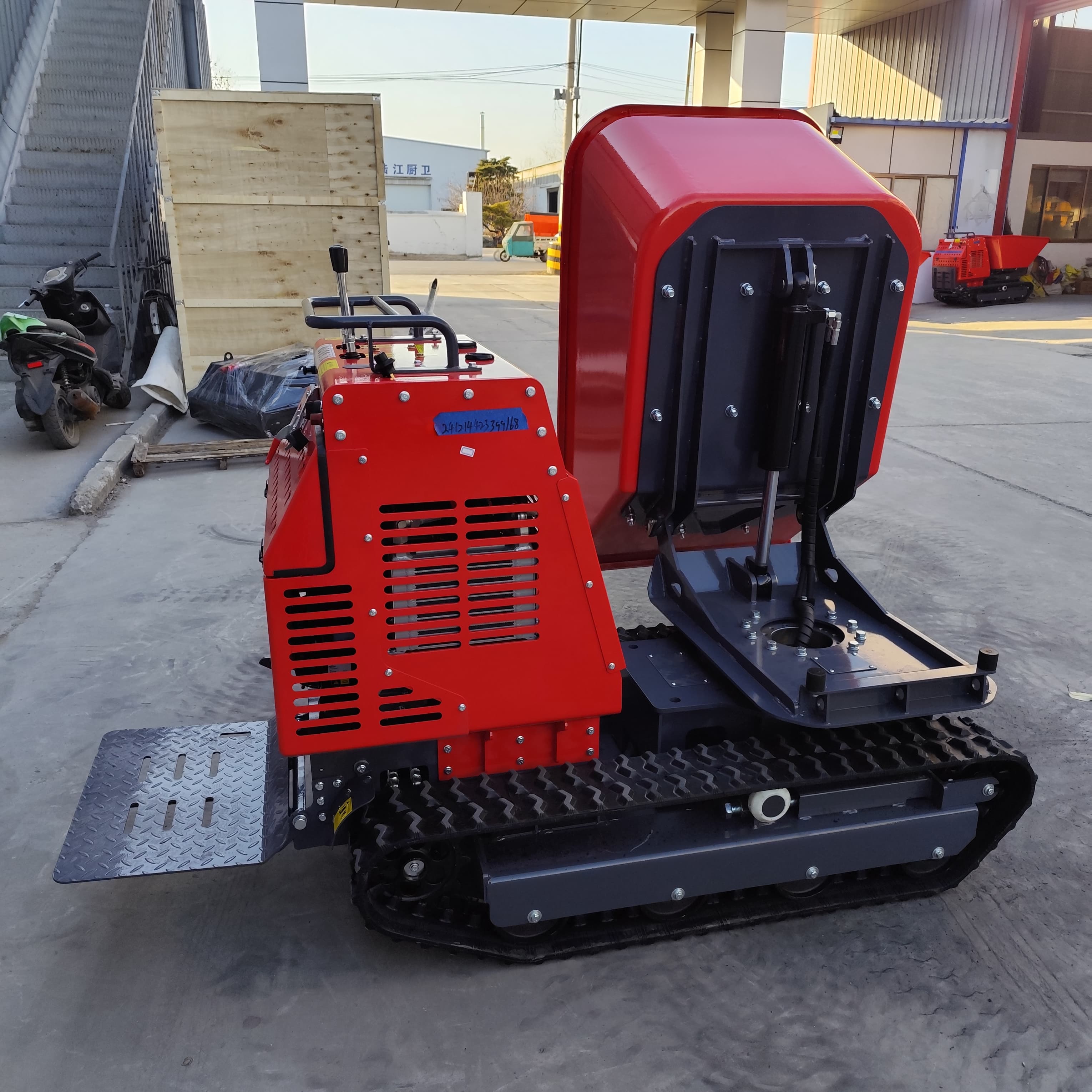 EPA Engine Small Tracked Loader 1.2 Tons Multifunctional Tracked Small Dump Truck/transport Vehicle Free Shipping Pry Loader