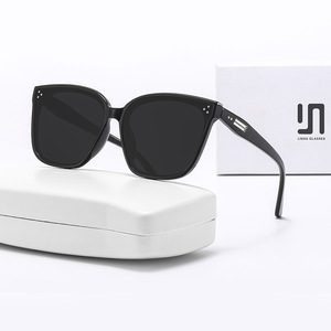 Gafas de Sol Negras Gm con Marco de PC, Polarizadas UV400, Unisex Tipo 3, Estilo de Alta Gama - Product Image 2