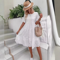 Robe mi-longue tricotée vintage de créateur, brodée, ajourée, à manches cloche en dentelle, coupe trapèze - Élégante, style français, pour les fêtes de jour et les loisirs