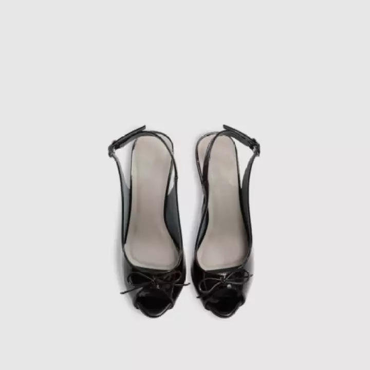 สีดำมันวาว