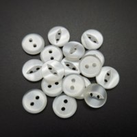 Boutons ronds à dos plat en plastique écologique nacré blanc à 2 trous avec perles, vente en gros d'usine