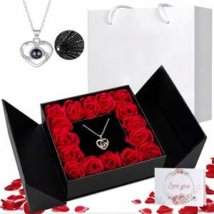 Collier Chaîne Argentée Cœur Perle Noire avec Message Secret « Je t'aime » en 100 Langues et Projection Nano Enchantante - Product Image 2