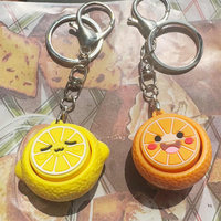 Porte-clés mignon en forme de fruits de dessin animé, mini citron, fraise, raisin, pêche, ananas, pendentif, joli breloque de sac pour femmes et enfants, petit cadeau