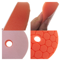 Tampons de polissage en mousse hexagonaux auto-agrippants de 130 mm avec trou central chanfreiné pour ponçage DA/RO et finition métallique
