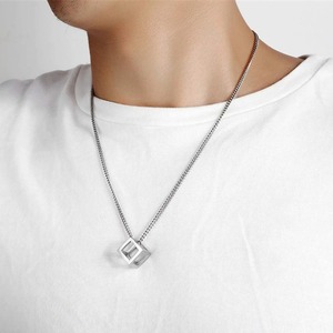 Collier avec pendentif cube creux 3D simple en acier inoxydable pour hommes et femmes, bijoux unisexes, collier géométrique, cadeau - Product Image 1