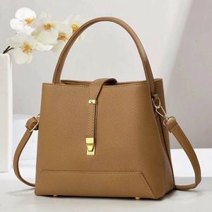 Bolso bandolera para mujer, moderno y casual, modelo pequeño con bordado de la palabra Love, diseño de rombos, impermeable, estilo exótico, con cadena. - Product Image 1