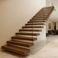Escalier flottant sur mesure avec marches en chêne, design contemporain en métal