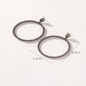 Pendientes de Aro Grandes Geométricos de Aleación con Microincrustaciones de Aleación de Zinc, Joyería de Moda con Forma Circular - Product Image 4