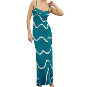 Vestido Maxi Casual de Mujer de Alta Calidad al por Mayor, Diseño OEM Personalizado, Vestido Ajustado de Punto a Rayas con Cuello Halter, Vestido Sexy que Realza la Figura - Product Image 3