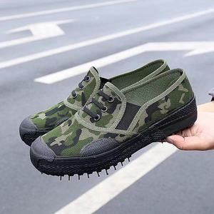 Chaussures de sécurité unisexes à semelle en caoutchouc antidérapante, à talon bas, respirantes, design camouflage, pour chantier de construction - Product Image 2