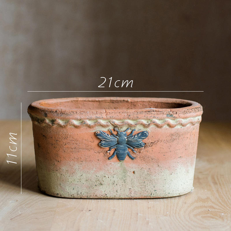 C-with a hole at the bottom