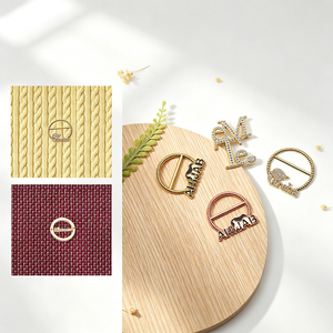 Étiquette métallique personnalisée avec logo, strass creux, plaque en métal émaillée à coudre, sans nickel, pour hijab, vêtements, tricots - Product Image 3