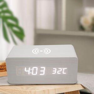 2024 nuevo reloj <span class=keywords><strong>despertador</strong></span> de mesa LED <span class=keywords><strong>Virtual</strong></span> con cargador inalámbrico de madera especial electrónico multifunción de lujo - Product Image 1