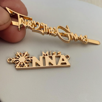 Nom du design de mode Logo en métal personnalisé Accessoires Étiquettes Vêtements Étiquettes en alliage de zinc en métal