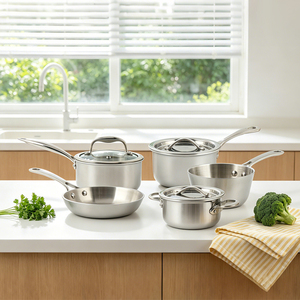 Ensemble de casseroles en acier inoxydable au design minimaliste, compatible induction et lave-vaisselle, avec couvercles en verre - Product Image 1