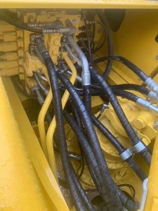 Excavadora sobre orugas Komatsu PC220 con certificación CE, excavadoras de 22 toneladas | Excavadora usada japonesa de bajo kilometraje para proyectos a gran escala - Product Image 5