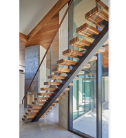 Designs d'escaliers pour maison duplex : Escalier droit avec marches en bois, escalier droit intérieur populaire à poutre centrale unique