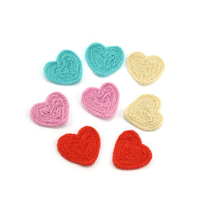 แผ่นผ้าโครเชต์รูปหัวใจ6ซม. สำหรับเย็บติดเสื้อผ้ากระเป๋าและอุปกรณ์ตกแต่งเสื้อผ้า - Product Image 1