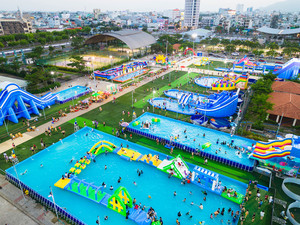 Piscina Inflable Comercial QIQU para Parque Acuático, Estructura de PVC de 0.55mm de Alta Resistencia para Grandes Eventos, Certificación CE, Capacidad para 50-300+ Personas - Product Image 2