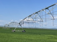 Prix d'usine Déplacement linéaire commercial et système d'irrigation latérale à pivot central Pompe agricole en caoutchouc portable pour l'agriculture