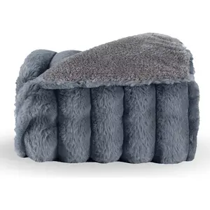 Manta de Mezclilla Everest Reversible con Forro de Sherpa, Peso Medio, Color Sólido, para el Hogar, Uso Adulto - Product Image 1