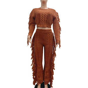 Completo da donna in maglia con frange, maglione a maniche lunghe e pantaloni a zampa abbinati - Product Image 5