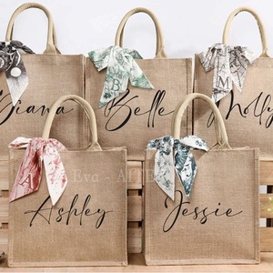 Borsa Tote in juta stampata su misura per vendita a caldo con stampa personalizzata Design per damigella d'onore di piccole dimensioni - Product Image 1