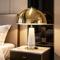 Vente en gros et personnalisation de lampes de table en marbre de style minimaliste moderne et luxueux pour les salons et les chambres d'hôtel
