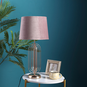 Neues Produkt Hotel Wohnkultur Wohnzimmer benutzer definierte moderne Nachttisch lampe mit rosa Lampen schirm