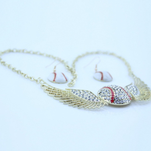 สร้อยคอปีกแบบคลาสสิกประดับเพชร สร้อยคอสั้นสำหรับผู้หญิง - Product Image 5