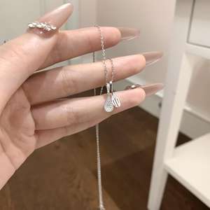 Collar Versátil de Plata S925 con Diseño Femenino, Colgantes Circulares de Moda con Flores, Mariposas, Tulipanes y Espinas - Product Image 1