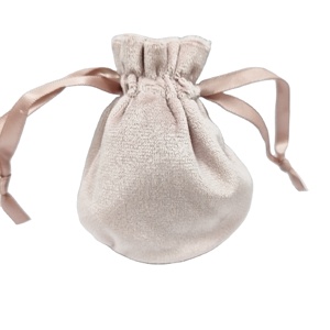 Pochette en velours recyclable personnalisable avec logo, petites pochettes en velours pour bijoux, sac en velours noir - Product Image 1