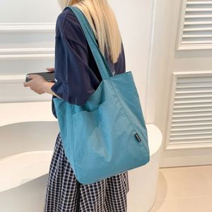 มี 8 สีให้เลือก กระเป๋าถือผ้าฝ้ายสำหรับผู้หญิง กระเป๋าโท้ทสีพื้นเรียบง่าย  รับสกรีนโลโก้ กระเป๋าโท้ทผ้าฝ้าย - Product Image 2