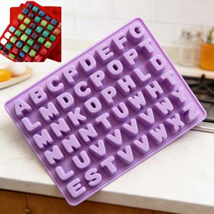 Moule à chocolat en silicone 3D carré personnalisé, en forme de lettre et de cœur, emballé dans un sac OPP, adapté pour la pâtisserie en cuisine et les boulangeries - Product Image 4