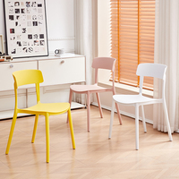Chaise de salle à manger empilable moderne en plastique coloré pour intérieur et extérieur, idéale pour la maison, le bureau, le bar, le restaurant, la salle de sport, l'appartement, l'atelier