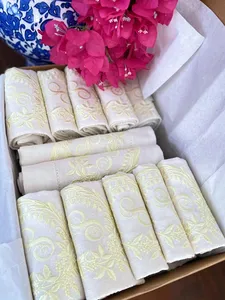 Servilletas de Lino de Lujo Totalmente Blancas con Bordado Delicado Artesanía Exquisita para Bodas Cenas Elegantes Eleve la Clase de su Mesa - Product Image 5